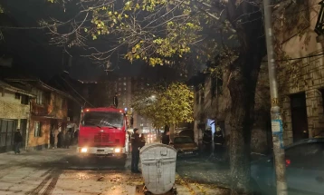 Три екипи пожарникари го гаснеле пожарот во напуштената куќа во центарот на Куманово