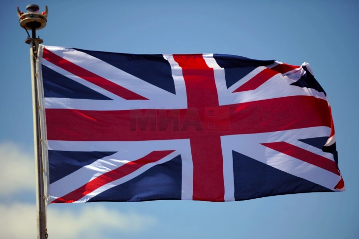Велика Британија се стреми кон намалување на легалната миграција