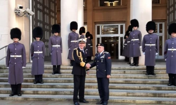 Средба на генералот Ѓурчиновски со адмирал Сер Антони Радакин во рамки на посетата на Вооружените сили на Обединетото Кралство