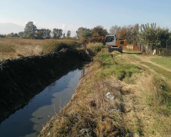 Чистење на каналската мрежа во општина Илинден