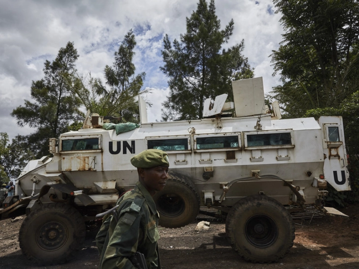 ОН: Речиси половина милион луѓе бегаат од борбите во источно Конго