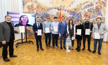 Претседателот Пендаровски го додели признанието „Успешни млади“ за 2022 година