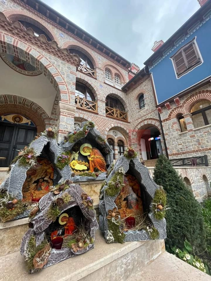 Сестрите од манастирот во Рајчица и годинава изработија божиќни пештери