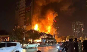 Најмалку девет луѓе загинаа при пожар во Карачи