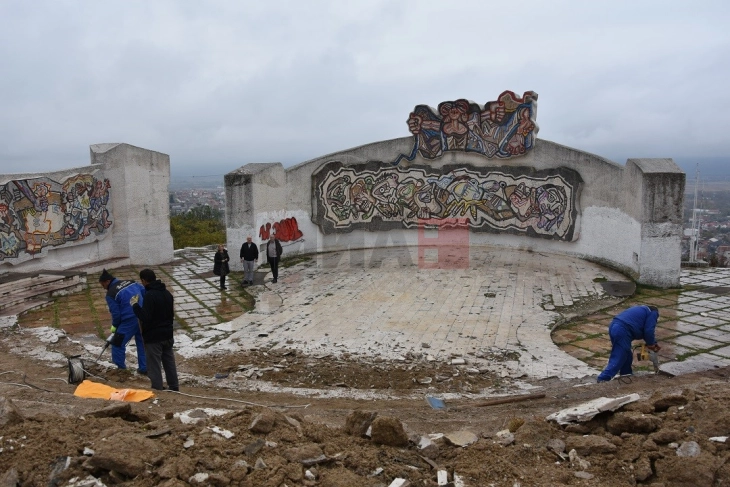 Почна санацијата на оштетувањата на Споменикот на слободата во Кочани со поддршка од Амбасадата на САД