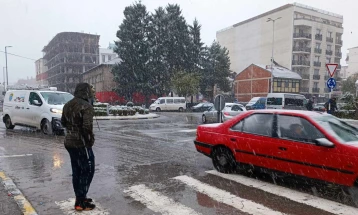 Bora në rrethinën e Gostivarit e vështirëson trafikun