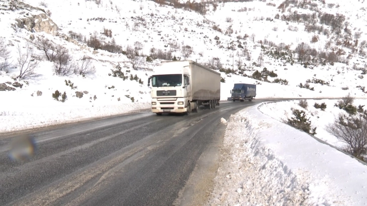 Në ndërprerje komunikacioni për automjete të rënda transportuese në rrugën Strugë - VK 