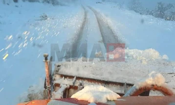 Поради снегот  забрана за движење на тешки товарни возила на повеќе патни правци