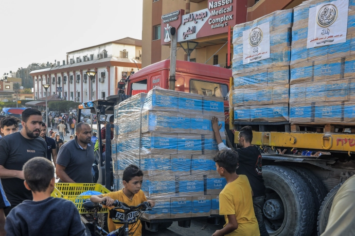 За време на примирјето во Појасот Газа пристигнаа 248 камиони со хуманитарна помош