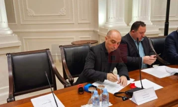 Градоначалникот на Берово потпиша договори за реализација на три проекти преку Бирото за регионален развој