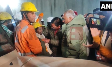 Nxirren 15 punëtorët e parë nga shembja e tunelit në Indinë veriore të Indisë