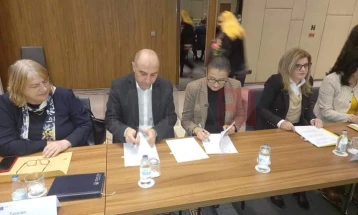 Општините Делчево и Берово потпишаа договор за изведување на воспитна и згрижувачка дејност на дечиња Роми