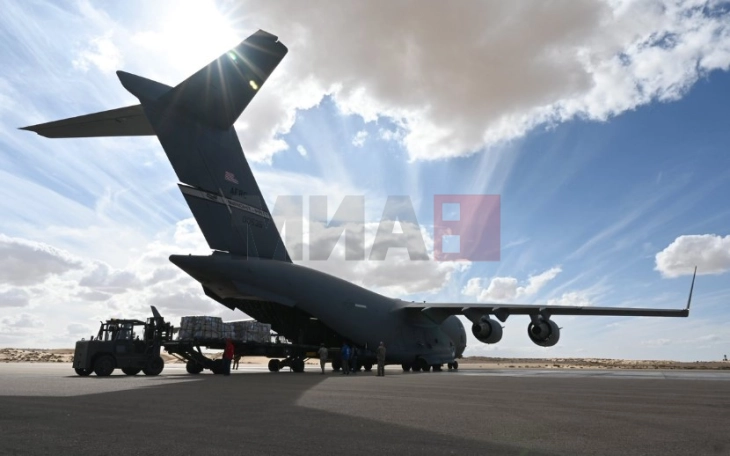 Првиот авион со помош од САД за Газа пристигна во Египет