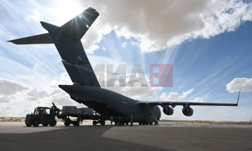 Првиот авион со помош од САД за Газа пристигна во Египет