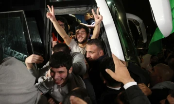 Israel releases another 30 Palestinian inmates in return for hostages