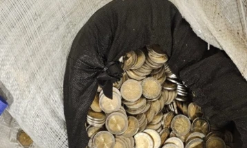 Во Косово запленети 85.000 евра во монети од по две евра, уапсени шест лица, тројца од Северна Македонија