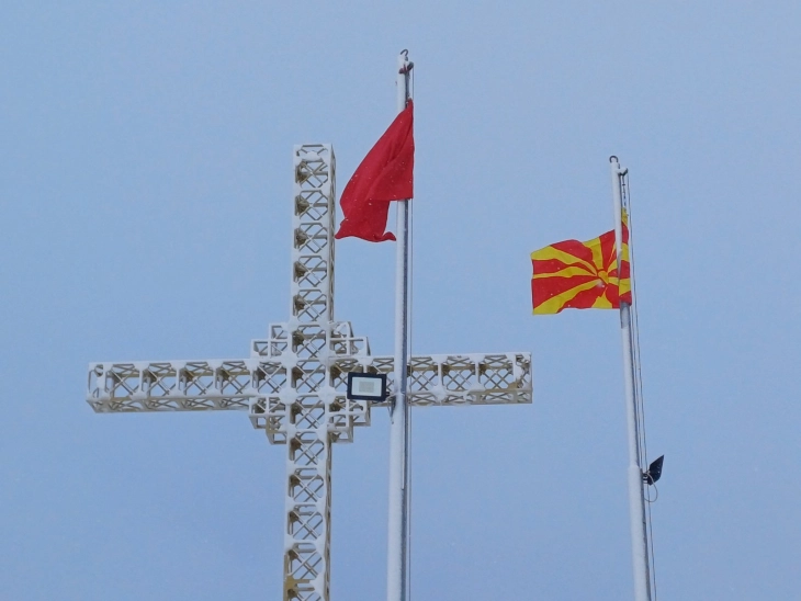 Arrestohet personi nga Reçica e Vogël, i cili ka vendosur flamurin e Shqipërisë në manastir në Kodrën e Diellit