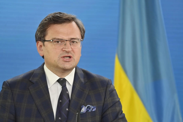 Кулеба: Украина досега доби 300.000 од милион гранати ветени од ЕУ