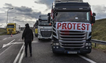 Полска ќе ја зајакне контролата за украинските камиони кои се враќаат во Украина