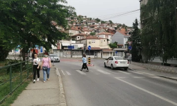 Во СВР Велес пријавено дека ученик истакнал албанско знаме во дворот на економското училиште
