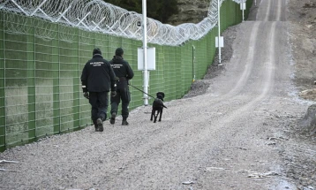 Финска постави двојна ограда на границата со Русија, сите премини се затворени