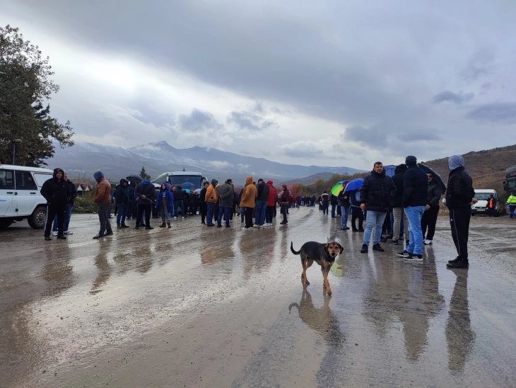 Блокиран патот Градско - Прилеп кај село Дреново во двата правци поради протест