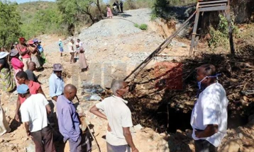Повеќе од 30 лица останаа заробени во Замбија по уривање на рудник