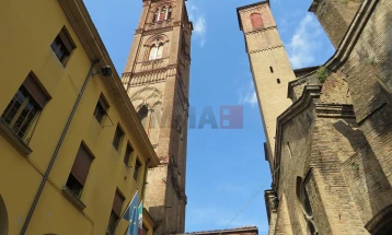 Една од двете кули во Болоња се навали, властите ја обезбедија за да не се урне