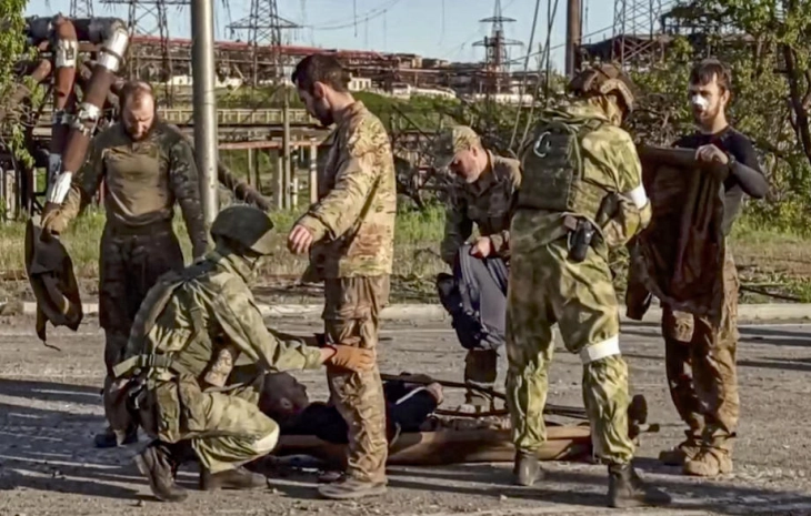 Киев тврди дека руските сили пукале во украински војници кои сакале да се предадат