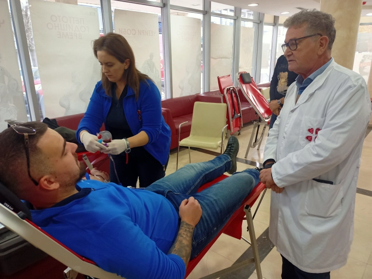 Крводарителска акција во Велес, собрани 60 крвни единици