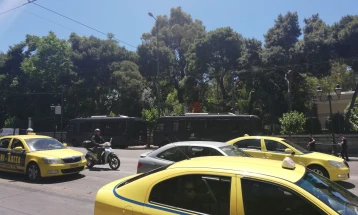 Четиридневен штрајк на таксистите во Грција