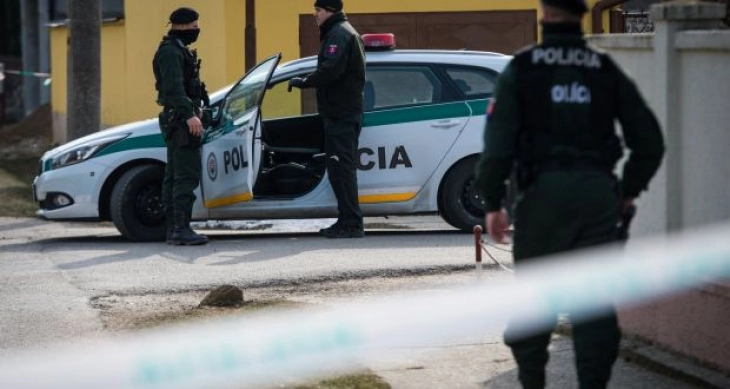 Дојава за бомба во средно училиште во Словачка, учениците пратени дома