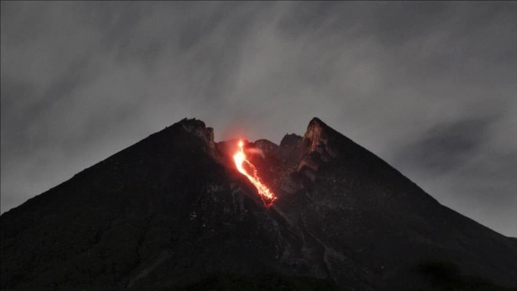 Në Indonezi numri i të vdekurve nga erupsioni i vullkanit është rritur në 22