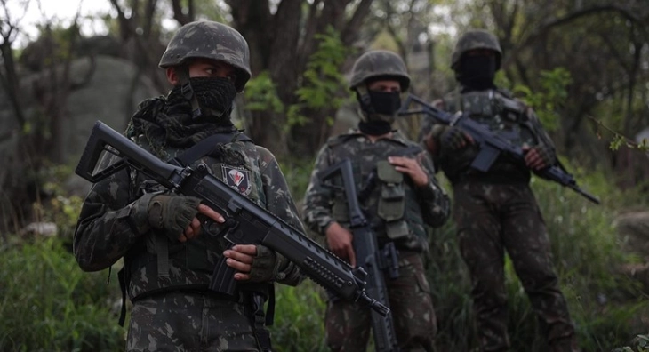 Бразил распоредува војска на границата со Венецуела