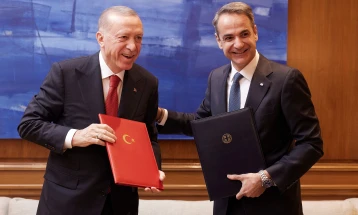 Turkish, Greek leaders ink friendship declaration in rare Athens meet