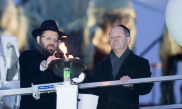 Шолц повика на солидарност со Евреите во Германија на почетокот на празникот Ханука