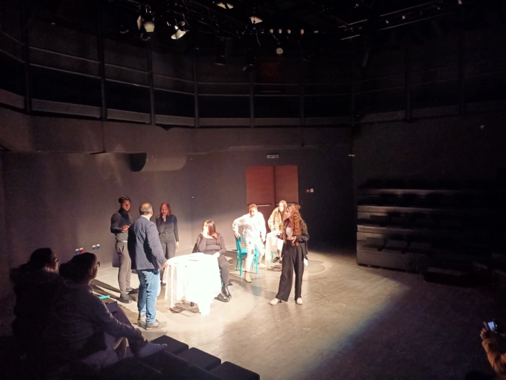 Ромскиот театар „Арена“ од Пула со претставата „Конобари“ го отвори 20.Ромски театарски фестивал во Велес