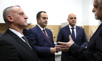Ministri Mexhiti paralajmëron tenderë të ri për spitalin e Kërçovës dhe Shtipit