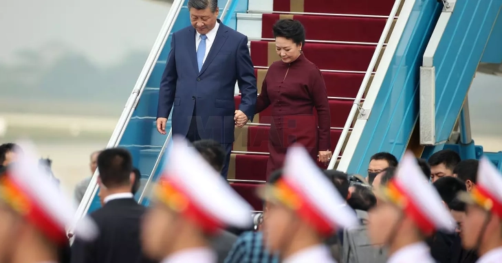 Кинескиот претседател во посета на Виетнам во обид да се спротивстави на растот на американското влијание