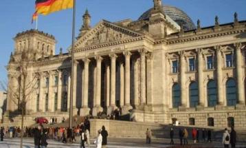 Германските обвинители покренаа обвинение за тероризам против 27 лица