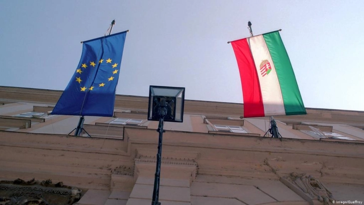 Унгарија е подготвена да го укине ветото за финансирање на Украина во замена за средства од ЕУ