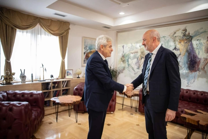 Ahmeti priti shefin e Delegacionit të BE-së, Gir