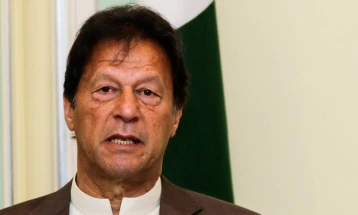 Поранешниот пакистански премиер Имран Кан обвинет и за оддавање државни тајни