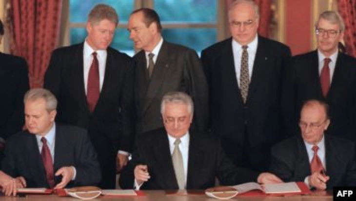 Në ditën e sotme, para 28 vjetëve, në Paris ishte nënshkruar Marrëveshja Paqësore e Dejtonit