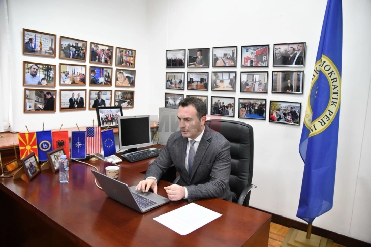 Ademi realizoi videotakim me kolegët e tij nga Parlamenti Italian