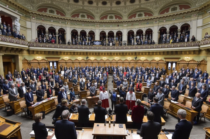 Горниот дом на швајцарскиот Парламент одлучи да не го прекинува финансирањето на УНРВА