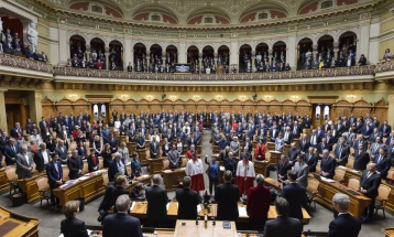 Горниот дом на швајцарскиот Парламент одлучи да не го прекинува финансирањето на УНРВА