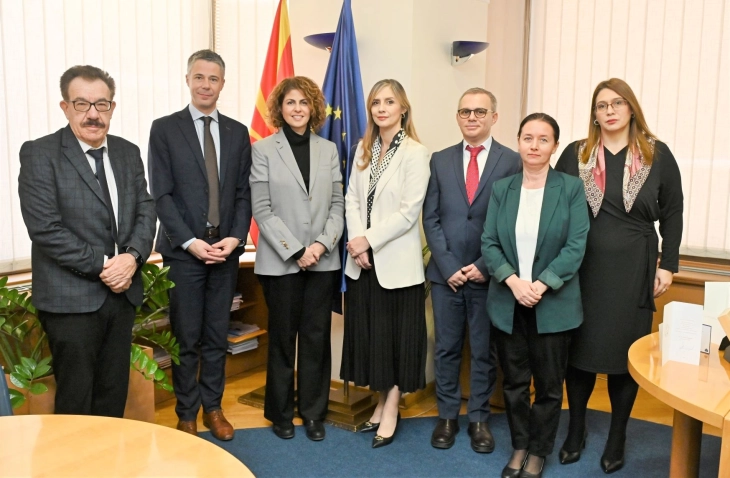 Средба на Ангеловска-Бежоска и тимот со високи претставници на ИФЦ: Народната банка се профилира како лидер за поддршка на зелената транзиција