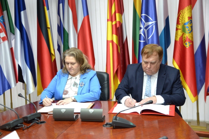 Petrovska nënshkroi marrëveshje për furnizim të pjesëve për aeroplanë nga Çekia
