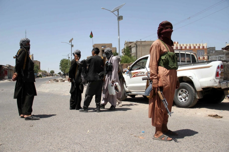 Балучките милитанти нападнаа полициска станица во југоисточен Иран и убија 11 полицајци
